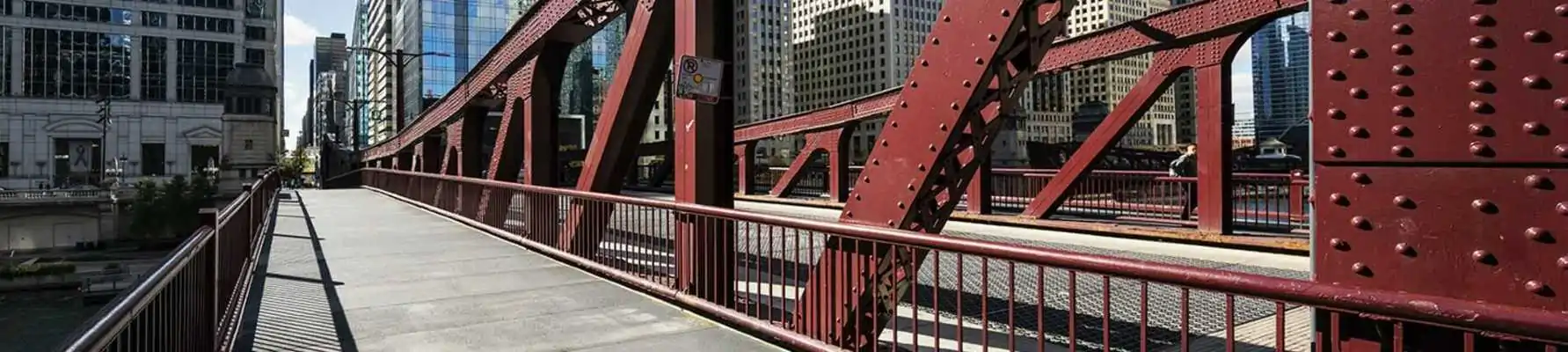 גשר המיועד למעבר כלי רכב ואנשים עשוי פלדה